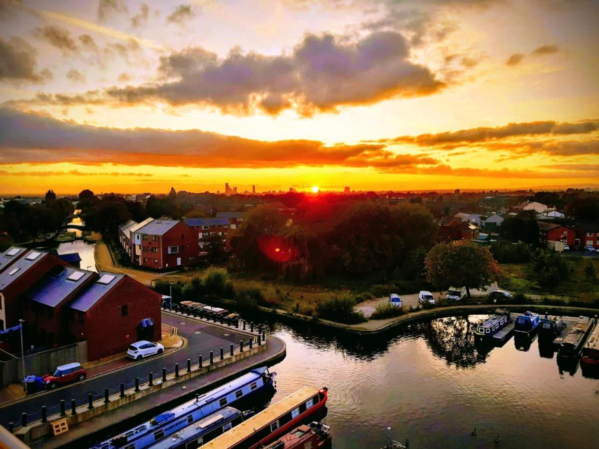 Balcony Marina Apartment With City Skyline Views - Free Secure Parking Manchester Exteriör bild