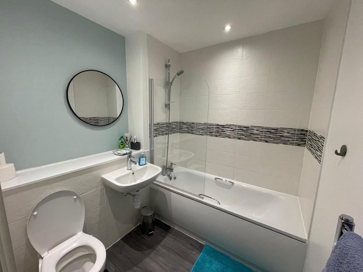 Balcony Marina Apartment With City Skyline Views - Free Secure Parking Manchester Exteriör bild