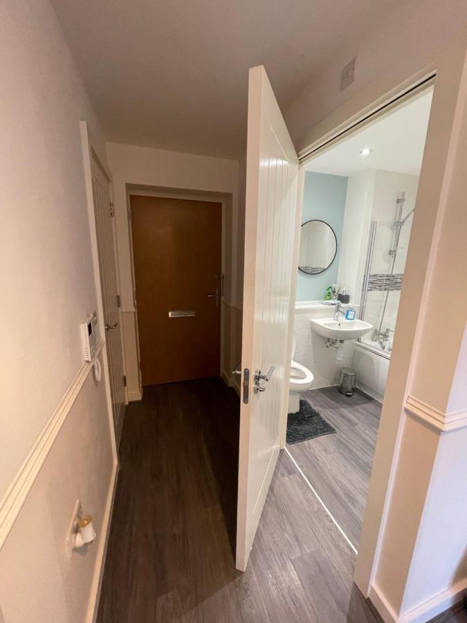 Balcony Marina Apartment With City Skyline Views - Free Secure Parking Manchester Exteriör bild